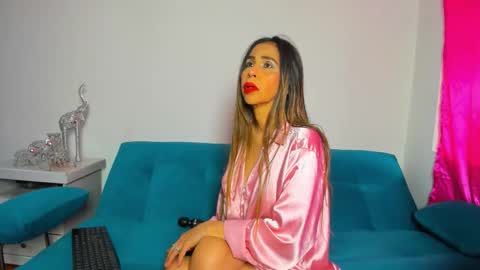 Snapshot of victoria_jhones chatting on November 30, 4:11 pm Victoria online show from November 30, 4:11 pm