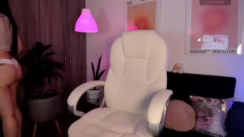 Snapshot of victoria_korss chatting on February 25, 11:22 pm Victoria online show from February 25, 11:22 pm