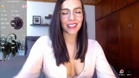 VICTORIA MARTELO online show from October 10, 4:39 pm