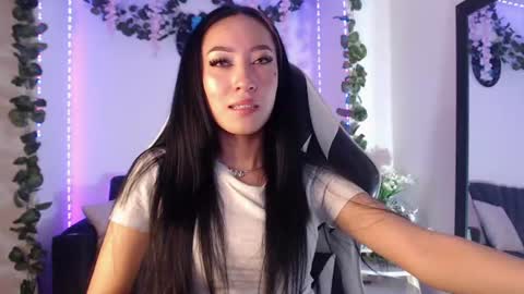 Snapshot of victoria_ricci_a chatting on June 17, 9:27 pm Victoria online show from June 17, 9:27 pm