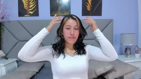 victoria_salvatore online show from April 19, 12:48 pm