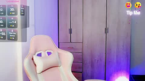 Snapshot of victoria_smile_ chatting on May 30, 9:23 pm Victoria online show from May 30, 9:23 pm