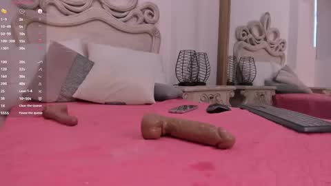 Snapshot of victoria_vallejo chatting on March 3, 5:39 pm victoria  online show from March 3, 5:39 pm