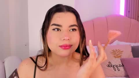 victoria  online show from December 3, 11:30 am