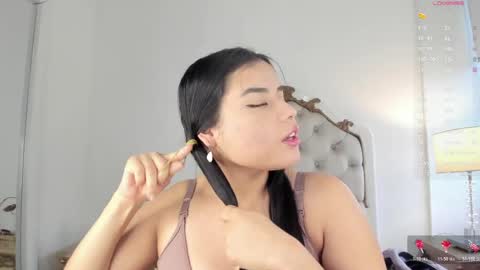 Snapshot of victoria_vallejo chatting on May 6, 11:37 am victoria online show from May 6, 11:37 am