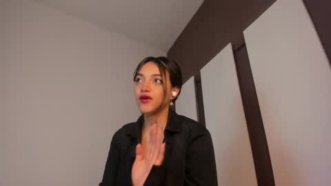 Snapshot of victoriaa2_doll chatting on March 25, 12:00 pm victoriaa2_doll online show from March 25, 12:00 pm