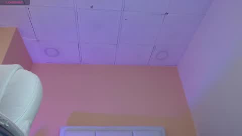 Snapshot of victoriaa_01 chatting on December 19, 11:50 am victoria online show from December 19, 11:50 am