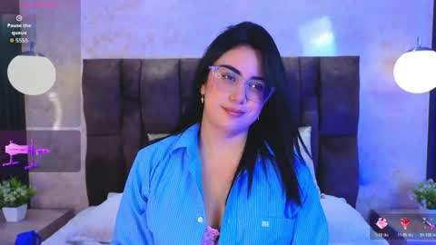 Victoria Andrade online show from May 19, 1:39 pm
