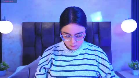 Victoria Andrade online show from July 3, 11:49 am