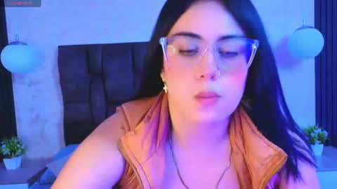 Victoria Andrade online show from July 6, 11:51 am