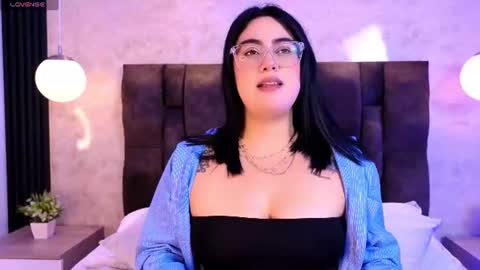 Victoria Andrade online show from July 29, 12:25 pm