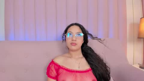 Snapshot of victoriaashford chatting on December 5, 7:54 pm Vicky online show from December 5, 7:54 pm