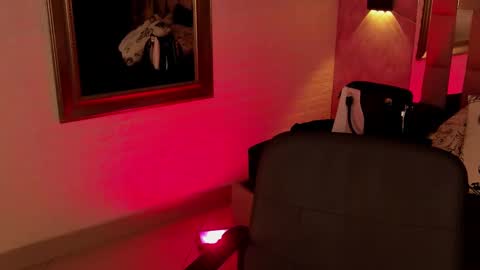 VICTORIA online show from February 11, 10:50 pm