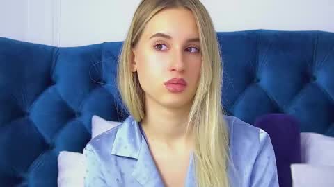 Snapshot of victoriahopson chatting on October 12, 6:45 am Victoria online show from October 12, 6:45 am