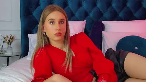 Snapshot of victoriahopson chatting on November 8, 7:19 am Victoria online show from November 8, 7:19 am