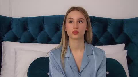 Snapshot of victoriahopson chatting on November 12, 6:30 pm Victoria online show from November 12, 6:30 pm