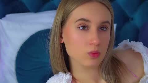 Snapshot of victoriahopson chatting on November 25, 6:30 pm Victoria online show from November 25, 6:30 pm