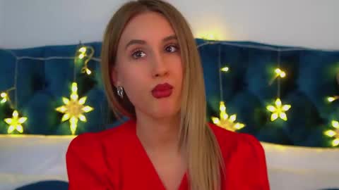 Snapshot of victoriahopson chatting on December 4, 6:16 pm Victoria online show from December 4, 6:16 pm