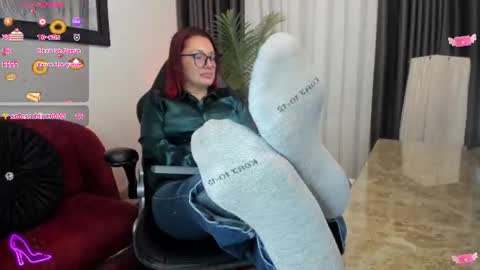 victoriapaker online show from June 10, 11:20 am