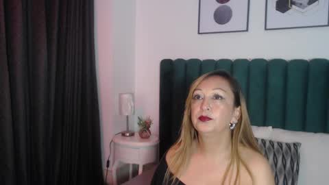 Snapshot of victoriaqueen_fg_ chatting on September 22, 12:29 pm victoriaqueen_fg_ online show from September 22, 12:29 pm
