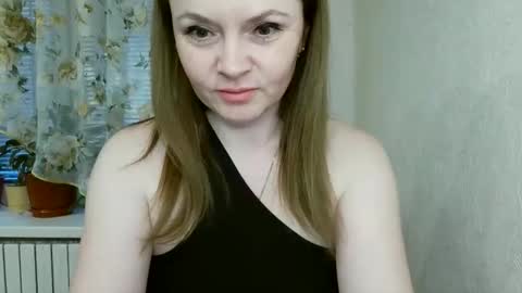 Snapshot of victoriia_secret chatting on March 24, 3:06 pm Victoria online show from March 24, 3:06 pm