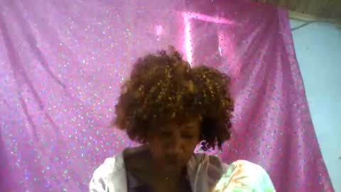 Snapshot of victorine315 chatting on December 17, 5:57 am victorine315 online show from December 17, 5:57 am