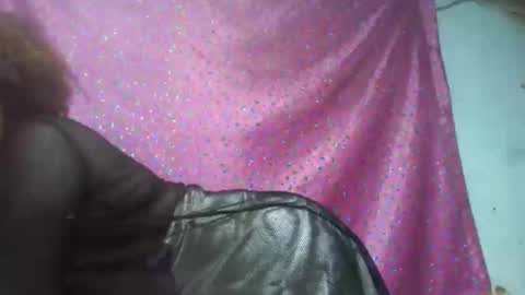 Snapshot of victorine315 chatting on December 17, 6:03 pm victorine315 online show from December 17, 6:03 pm