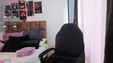 Snapshot of victorymilf chatting on March 21, 8:34 pm VictoryMilf online show from March 21, 8:34 pm