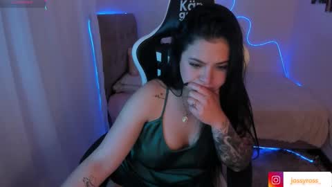 V  I C  T O R I A  online show from October 21, 3:40 am