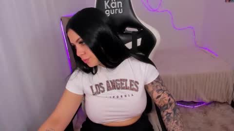 V  I C  T O R I A  online show from November 15, 4:25 pm