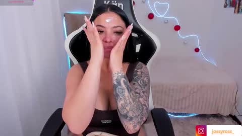 V  I C  T O R I A  online show from November 18, 6:23 pm