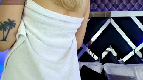 victtoria lee online show from March 1, 11:15 pm