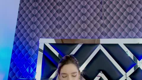 victtoria lee online show from March 8, 10:45 pm