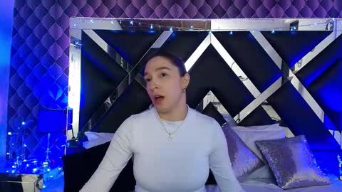 victtoria lee online show from February 2, 7:01 pm