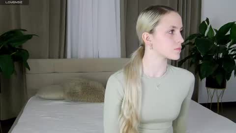 Snapshot of videlta chatting on March 23, 4:44 pm ViDelta online show from March 23, 4:44 pm