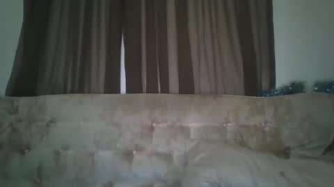 Snapshot of vids1977 chatting on October 25, 3:58 am vids1977 online show from October 25, 3:58 am