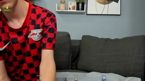 Snapshot of viego_pattel chatting on December 15, 9:31 pm Viego Pattel online show from December 15, 9:31 pm