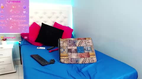 Snapshot of viictoriia3 chatting on January 13, 11:27 pm Victoria M online show from January 13, 11:27 pm