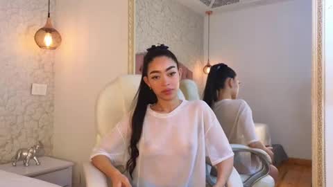 Snapshot of viiolet_whitee chatting on November 19, 7:36 pm Violet online show from November 19, 7:36 pm