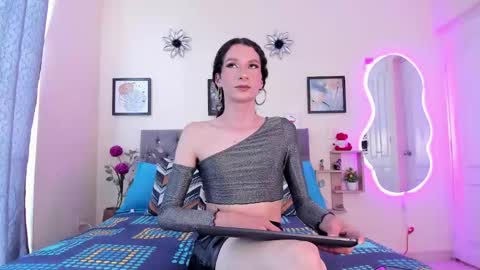 Violet online show from December 22, 6:27 pm