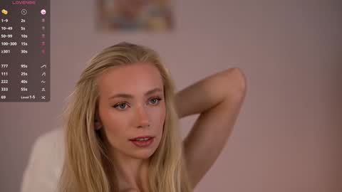 Snapshot of vika54784 chatting on December 22, 2:19 am vika54784 online show from December 22, 2:19 am