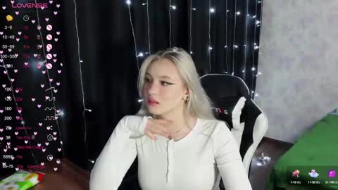 Snapshot of vikapowers chatting on February 12, 10:59 pm vikapowers online show from February 12, 10:59 pm