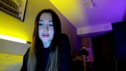 Snapshot of vikawels chatting on October 1, 9:32 pm Vika   online show from October 1, 9:32 pm