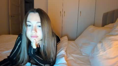 Snapshot of vikawels chatting on June 15, 9:39 pm Vika online show from June 15, 9:39 pm