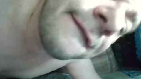 Snapshot of vikbika2 chatting on February 22, 3:29 am Tom reunz online show from February 22, 3:29 am