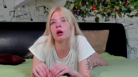 viki_lins online show from September 8, 7:35 pm