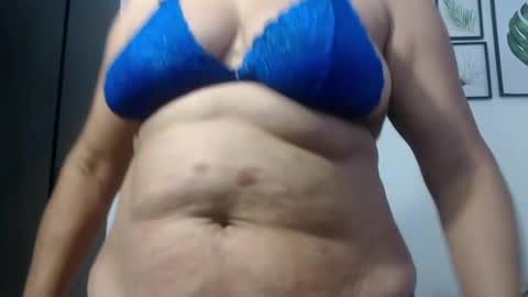 Viki Mom  online show from December 2, 8:33 pm