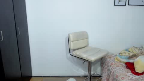 Viki Mom  online show from December 11, 4:49 am