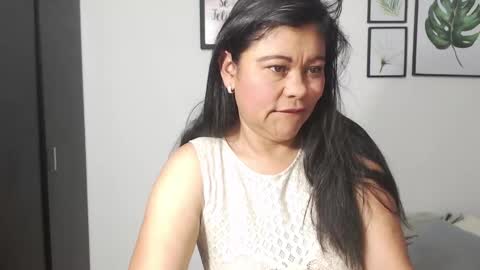 Viki Mom  online show from December 31, 8:15 am