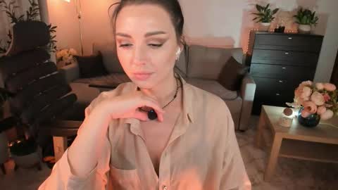 Snapshot of vikibellson chatting on October 3, 6:38 pm Viki Bellson online show from October 3, 6:38 pm